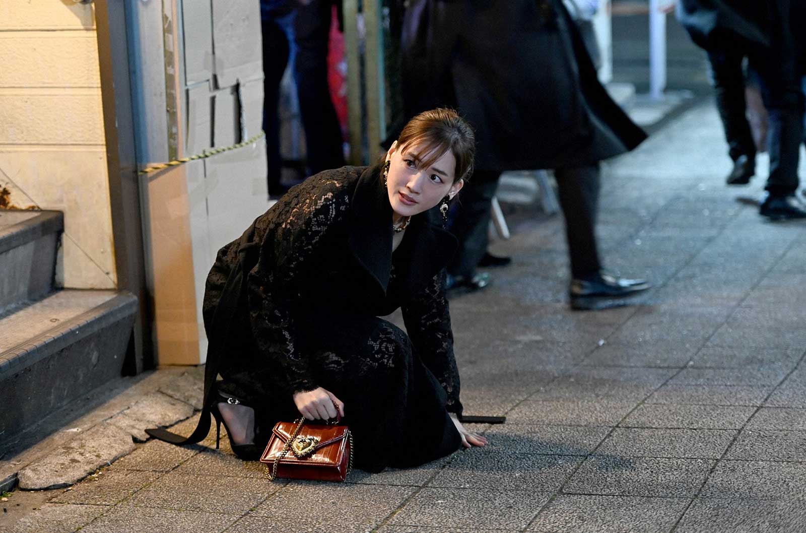 綾瀬はるか「天国と地獄 ～サイコな2人～」第5話より（C）TBS