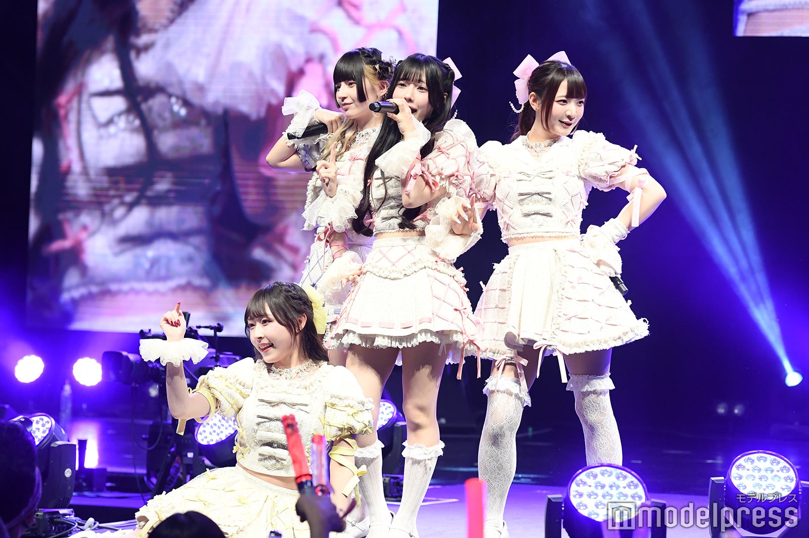 きゅるりんってしてみて（C）モデルプレス