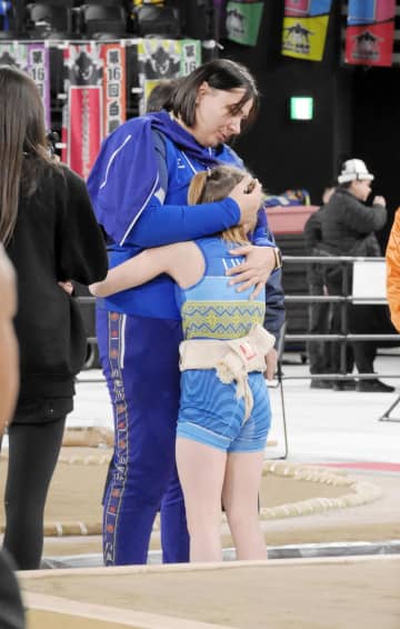 ウクライナ相撲少女、白鵬杯3位に悔し泣き コーチはかつて安青錦を指導「みんな大好き。素晴らしい選手」