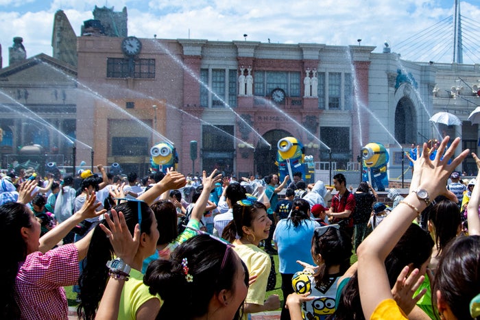 会場は360°ビショ濡れに／画像提供：ユニバーサル・スタジオ・ジャパン<br />Despicable Me,Minion Made and all related marks and characters are trademarks and copyrights of Universal Studios.<br />Licensed by Universal Studios Licensing LLC.All Rights Reserved.