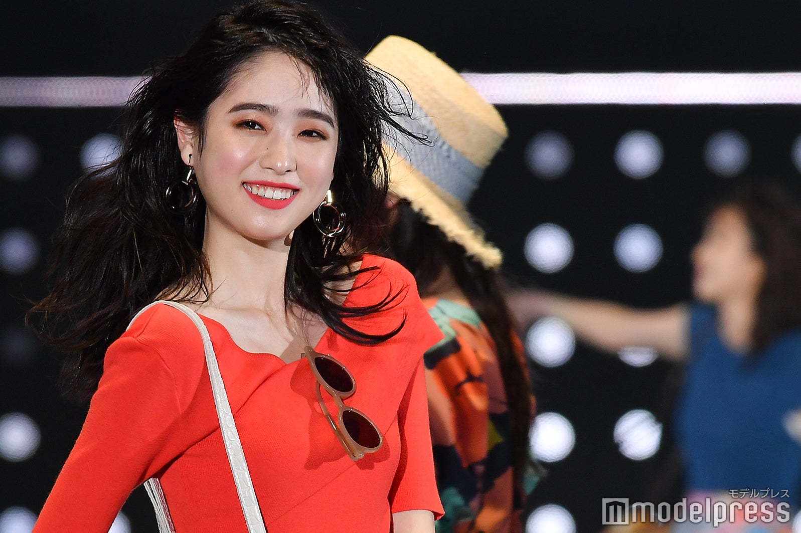 高橋ひかる、美肌チラリの初夏コーデで笑顔はじける＜TGC2019S／S＞