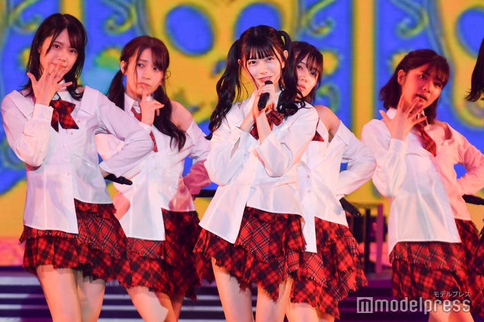 千葉恵里(中央)「AKB48単独コンサート ~好きならば好きだと⾔おう~」(C)モデルプレス