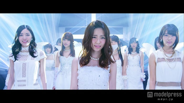 AKB48『僕たちは戦わない』MV場面写真(C)AKS