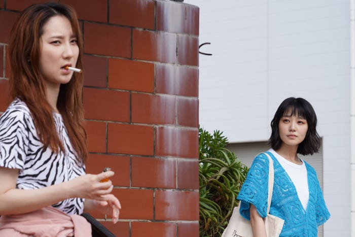 ファーストサマーウイカ、奈緒「ファーストペンギン!」第1話より(C)日本テレビ