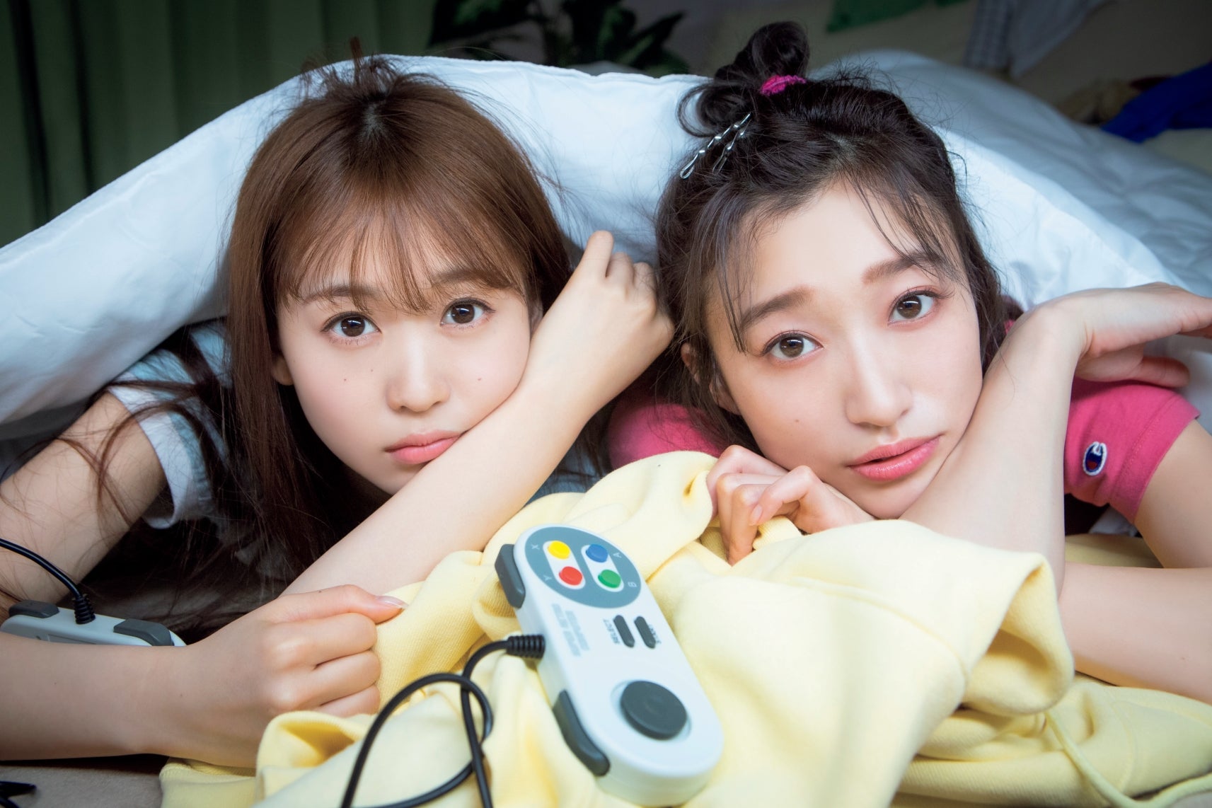 茜屋日海夏、芹澤優（C）西村康、光文社