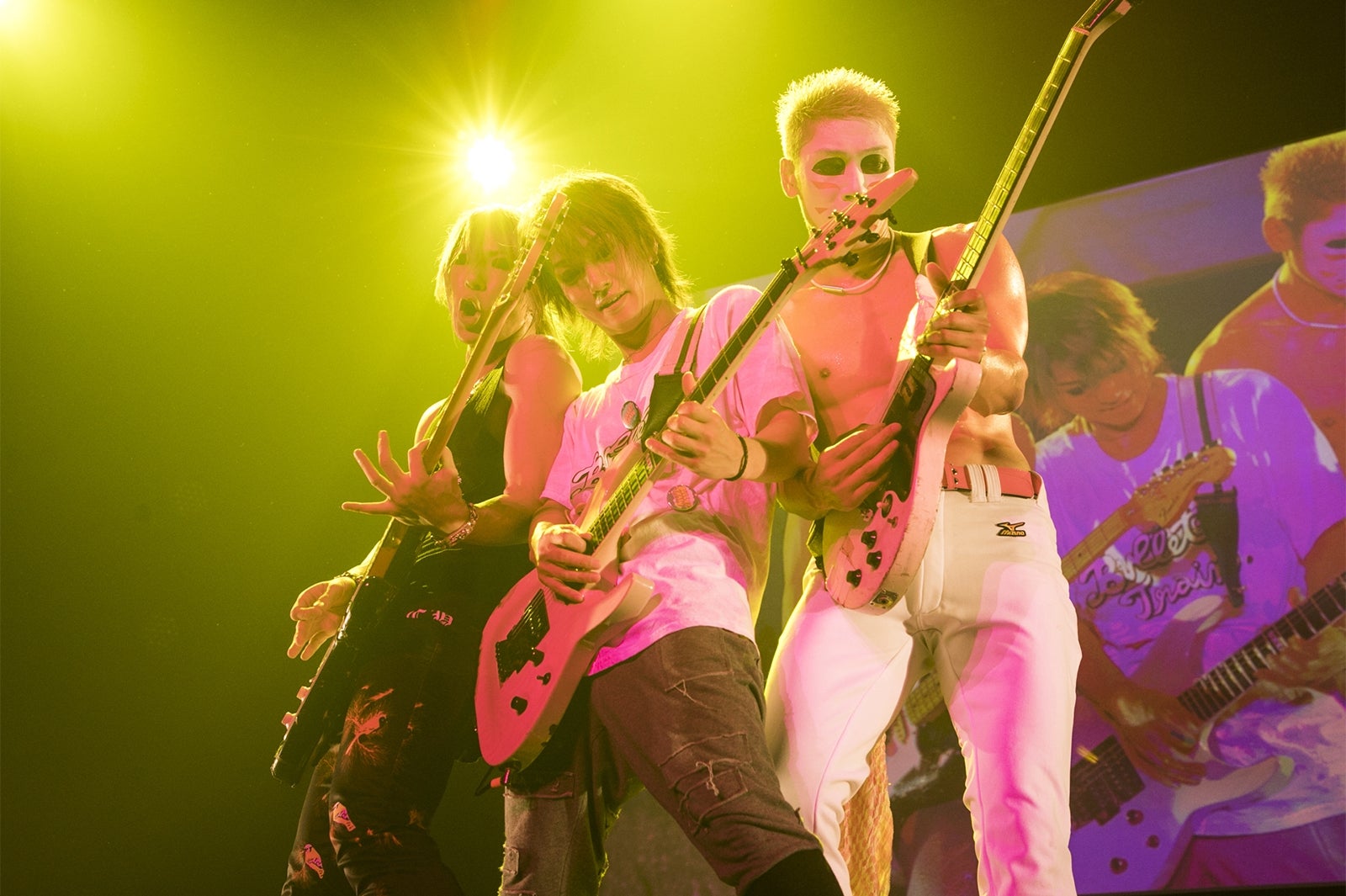 ゴールデンボンバー（写真提供：SDR）