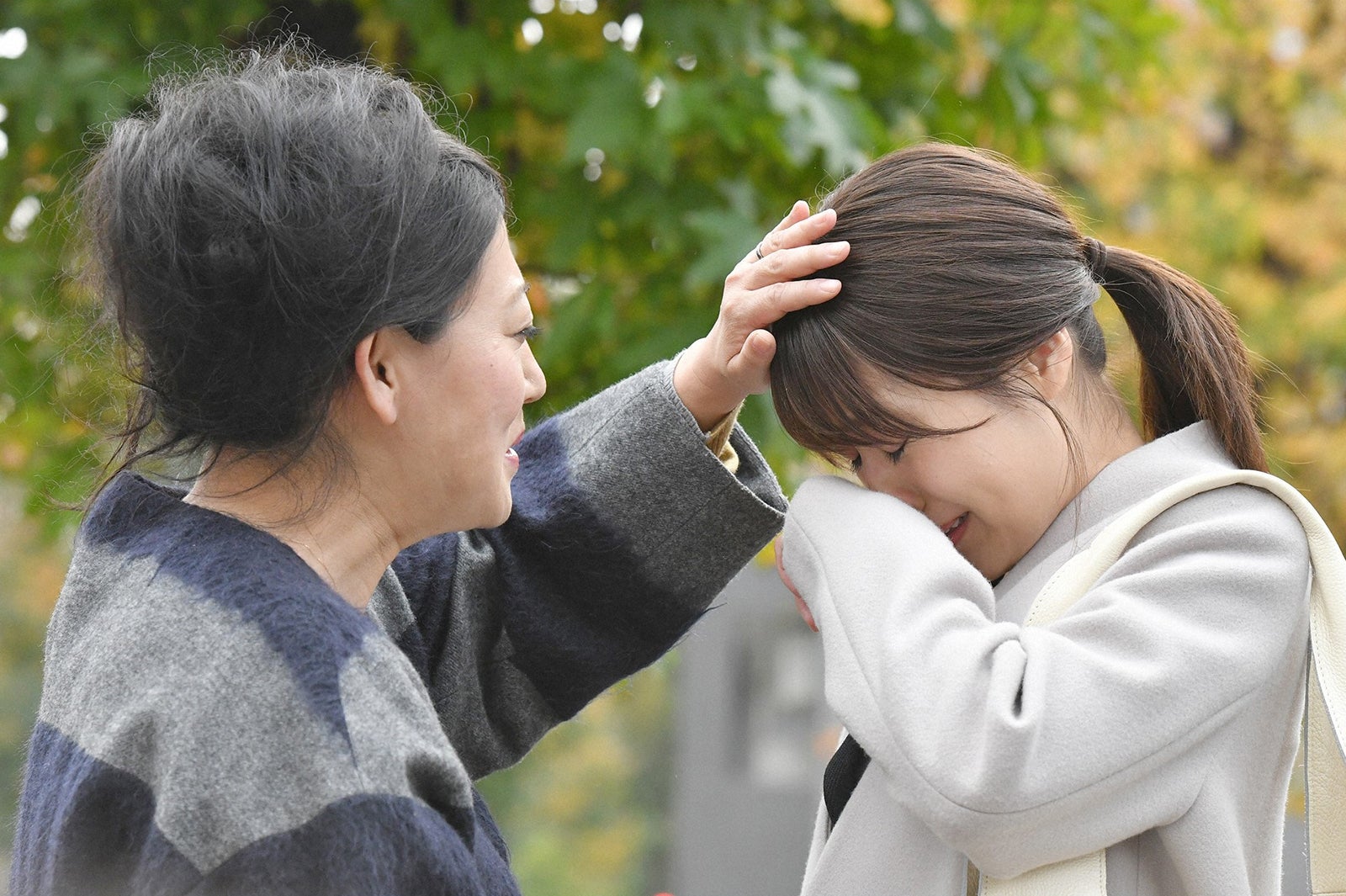 友近、有村架純／「中学聖日記」最終話より（C）TBS