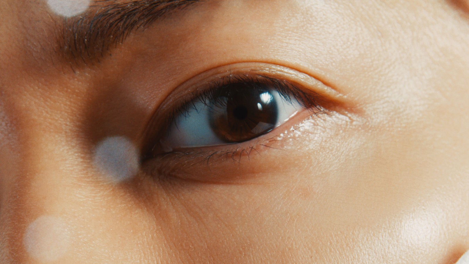 佐藤健CM『顔には、天然だろ。』篇より（提供写真）