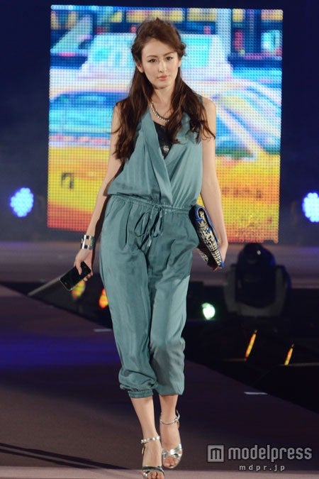 オードリー亜谷香