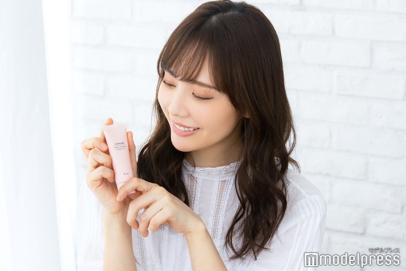 イキイキとした肌には、やわらかなピンク色を(C)モデルプレス