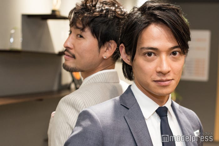 (左から)小柳津林太郎、久保裕丈 (C)モデルプレス