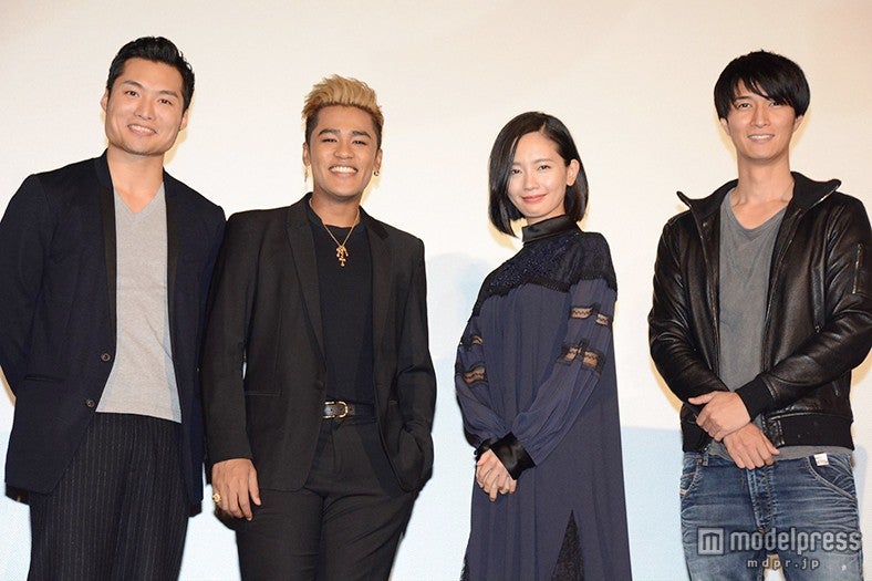 （左から）八木将康、ELLY、中村ゆり、天野浩成 