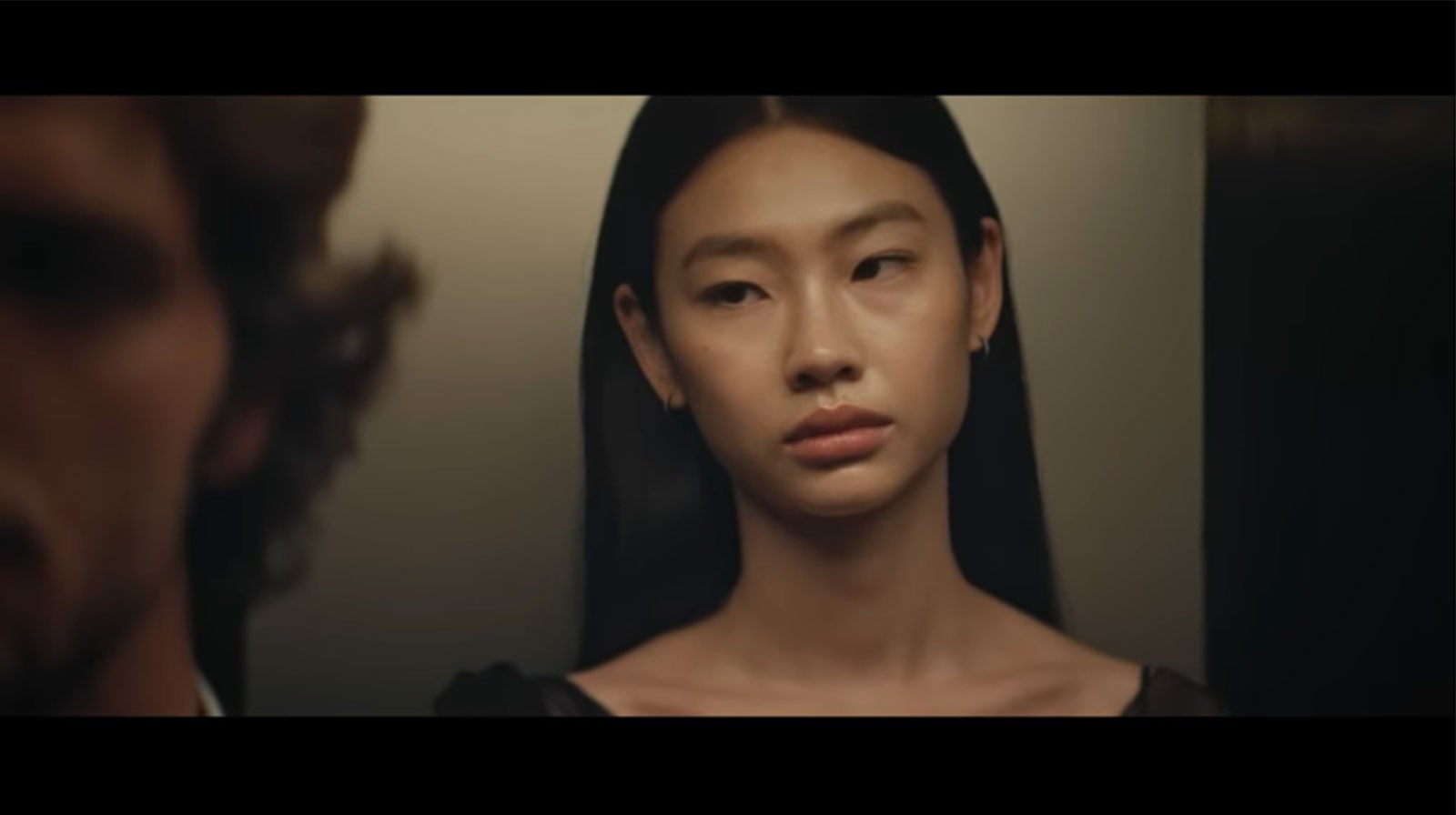 チョン・ホヨン／NewJeans「Cool With You」MVより