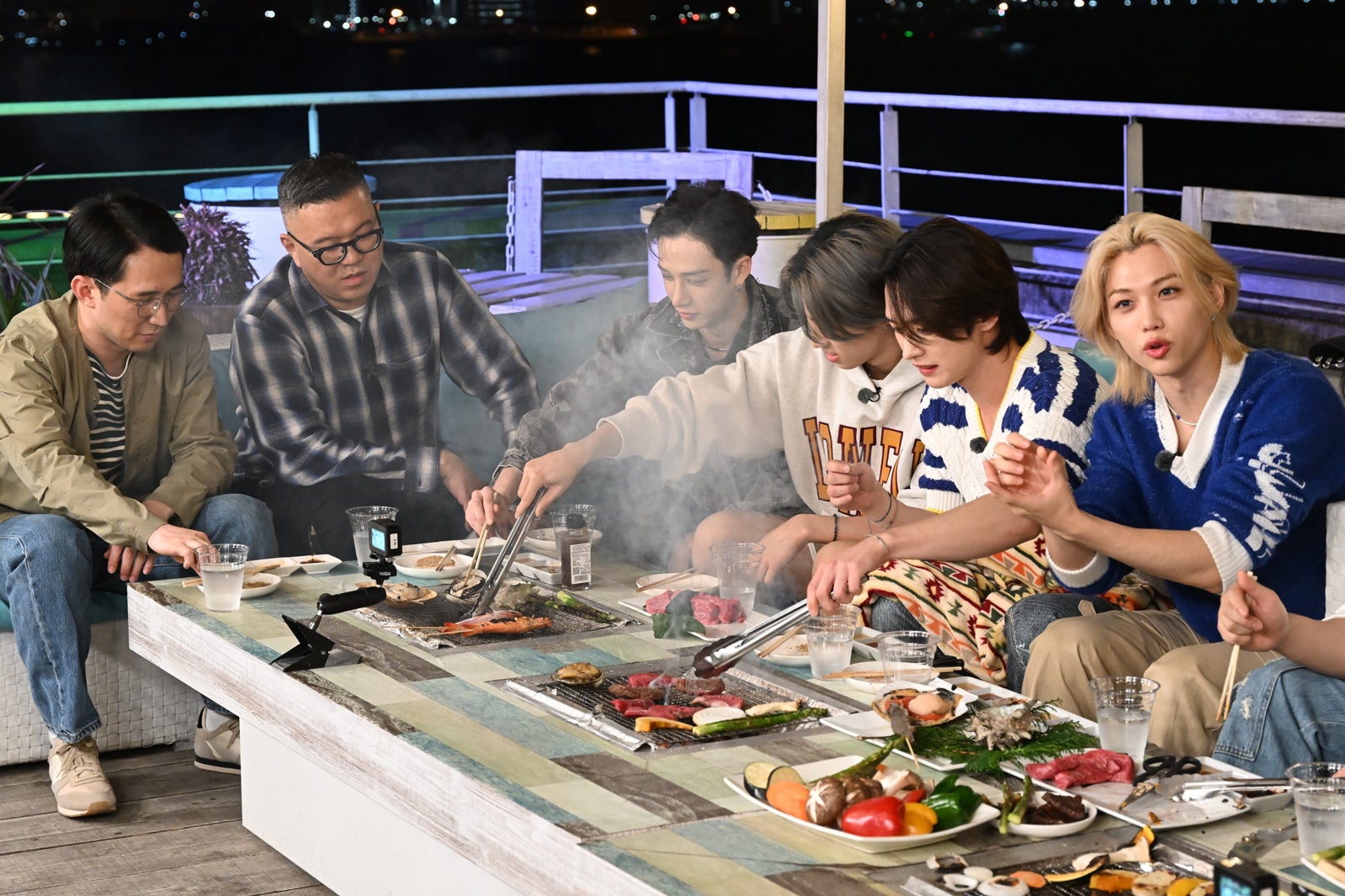 シソンヌ、バンチャン、リノ、ハン、フィリックス（C）テレビ朝日