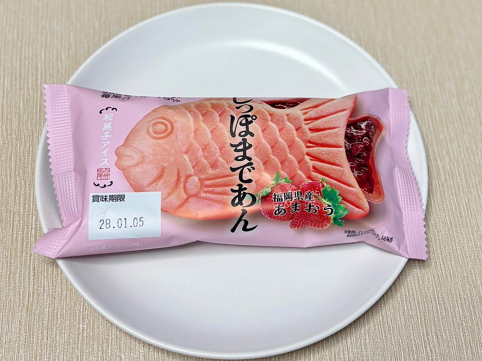 「和菓子アイス たい焼き最中 福岡県産あまおう しっぽまであん」1個118円（税込）／4個入432円（税込） 