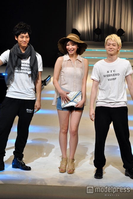 （写真左から）松坂桃李、西田有沙、菅田将暉