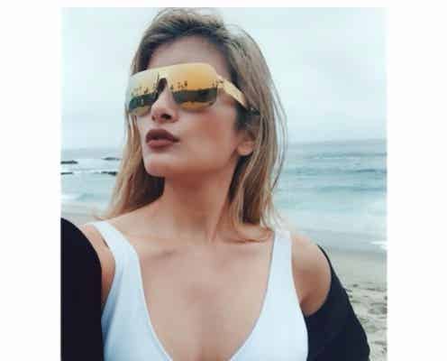 ローラ、胸元ざっくりでもかっこいい!「どんな服も完璧」「絵になる」と何気ないショットでも話題に