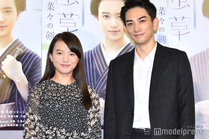 (左から)清原果耶、町田啓太(C)モデルプレス