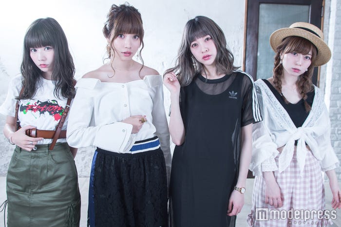 SILENT SIREN(左から)あいにゃん、ひなんちゅ、すぅ、ゆかるん(C)モデルプレス
