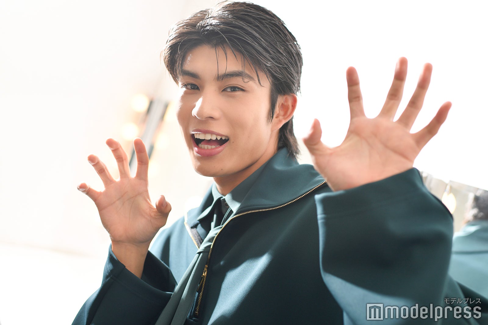 “オオカミポーズ”／柊太朗（C）モデルプレス