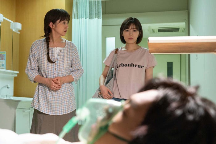 (左から)斉藤由貴、渡辺麻友(写真提供:東海テレビ)