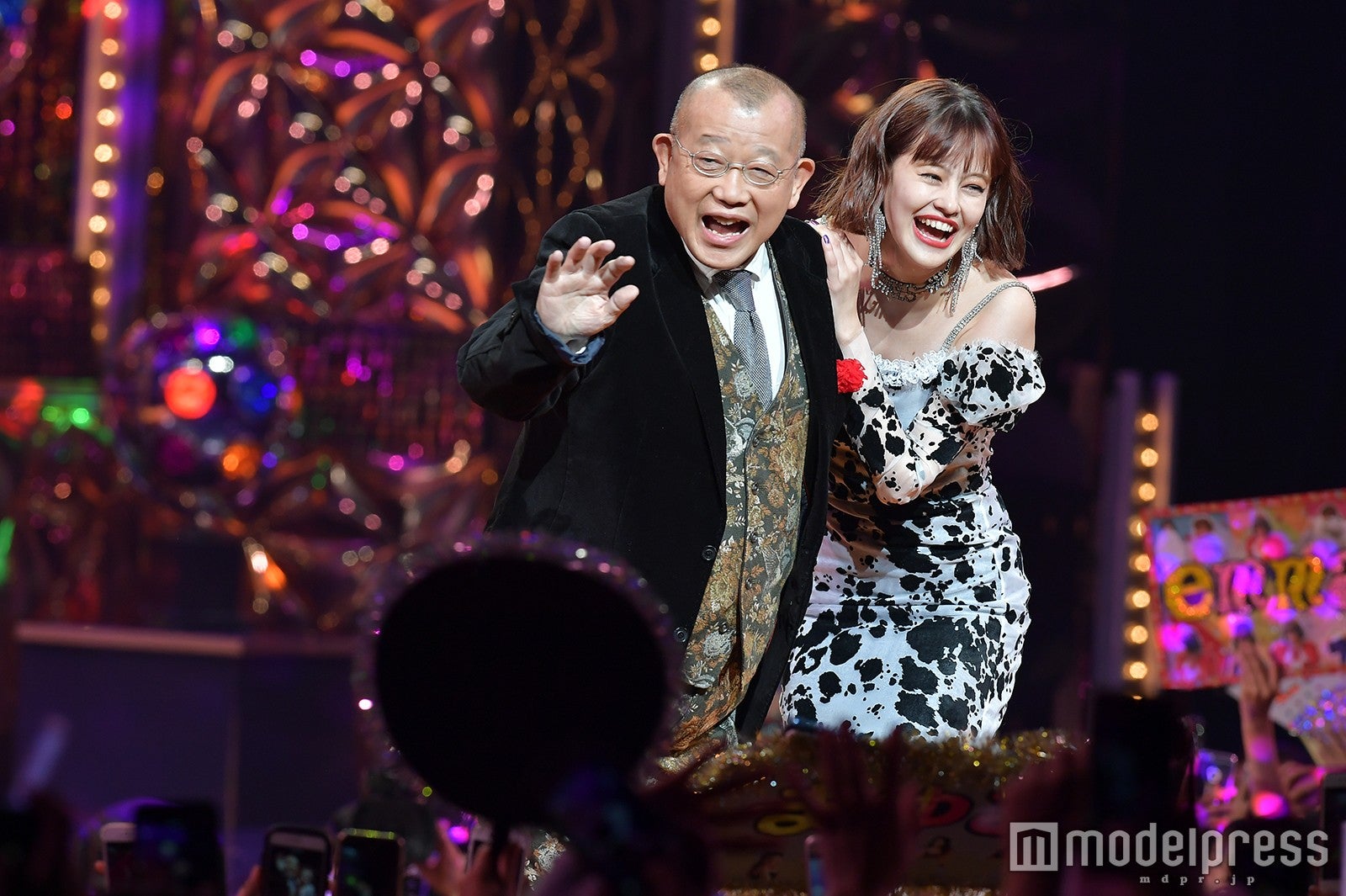 笑福亭鶴瓶、emmaと一緒に“人生初ランウェイ”＜ViVi Night＞