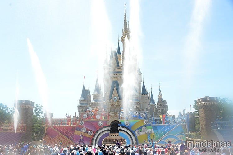 速報 ディズニーの夏開幕 新 びしょ濡れ ショー初お披露目 シンデレラ城に水柱が吹き上がる モデルプレス 速報 ディズニーの夏開幕 新 びしょ濡れ ショー初お披露目 シンデレラ城に水柱が吹き上がる モデルプレス