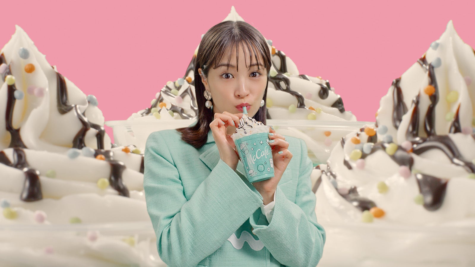 広瀬すず／新TVCM「マックカフェ『しあわせすぎるっ！チョコミント』」篇（提供写真）