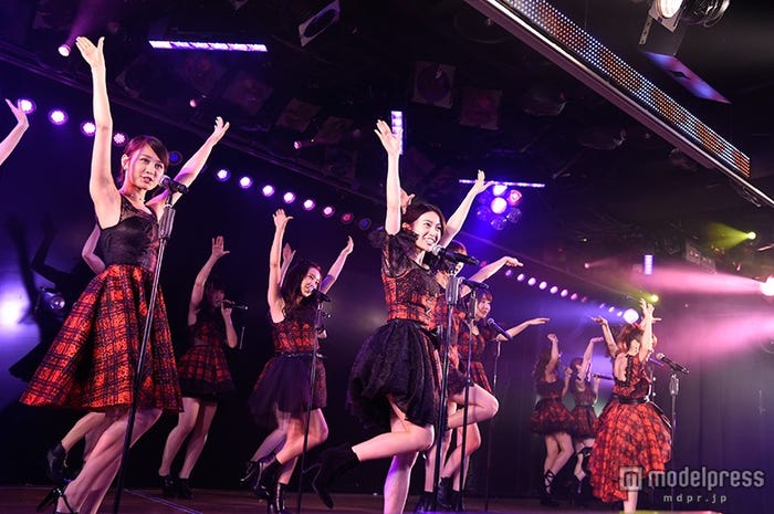 公演の様子(C)AKS