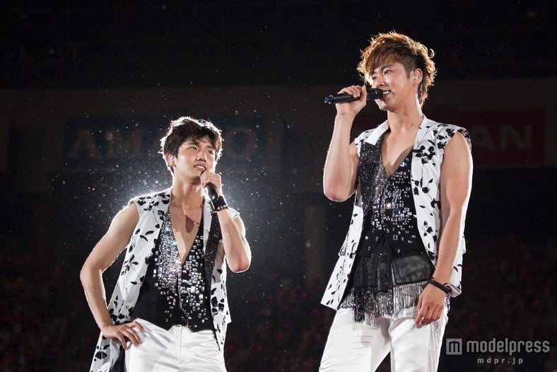 息のあったトークでも魅了する東方神起（左から）チャンミン、ユンホ