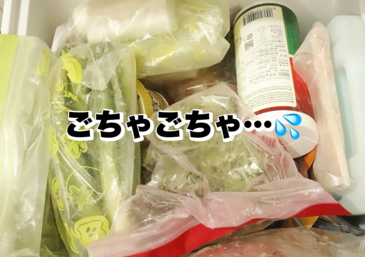 100均に駆け込んで大正解！ごちゃごちゃ状態から即脱却！シンプル便利な冷凍庫スタンド