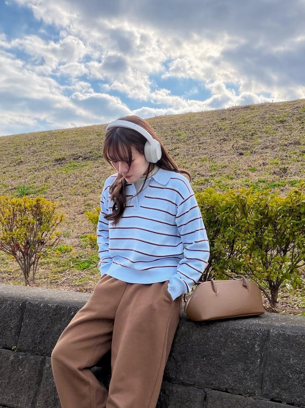 ライトブルー&細いボーダー柄で爽やかに 出典:WEAR