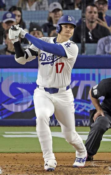 大谷翔平 飛距離116メートル大飛球もスタンドには届かず フェンス手前であと一伸び足りず 本拠地が大歓声からタメ息に 美しい放物線も