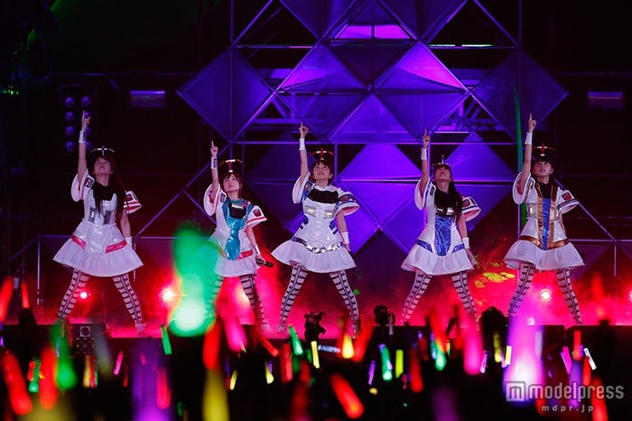 ライブの様子/photo by HAJIME KAMIIISAKA