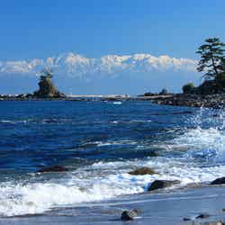 能登半島国定公園 雨晴海岸/写真提供:(公社)とやま観光推進機構