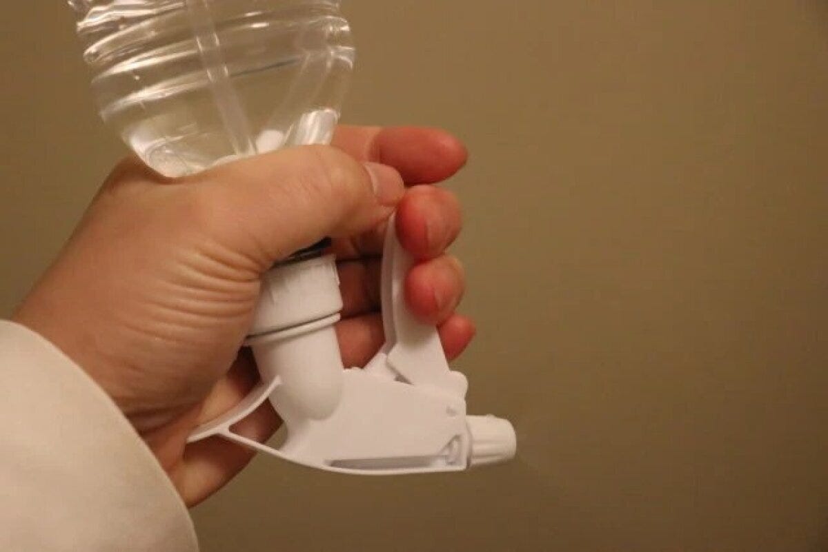 ダイソー　逆さで使えるスプレーヘッド　使用例