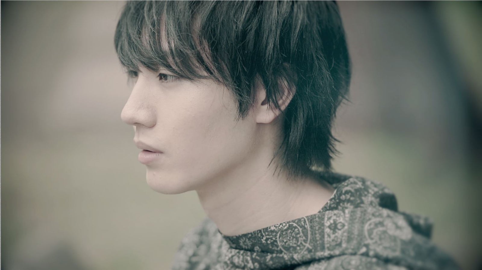 桜田通／MAGIC OF LiFE「アオイシグナル」MVより