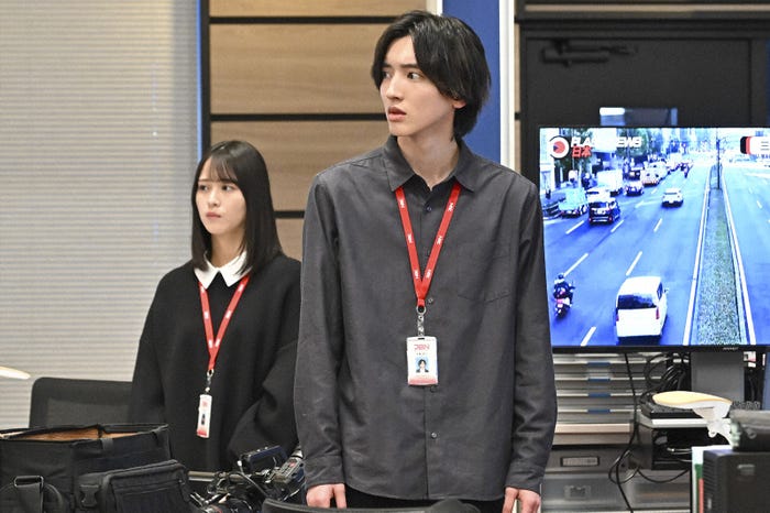 佐々木舞香、道枝駿佑「キャスター」第5話(C)TBS