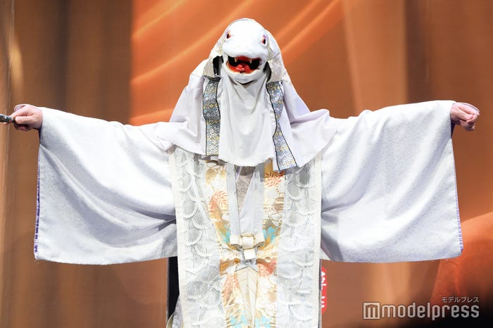 白蛇舞の様子(C)モデルプレス