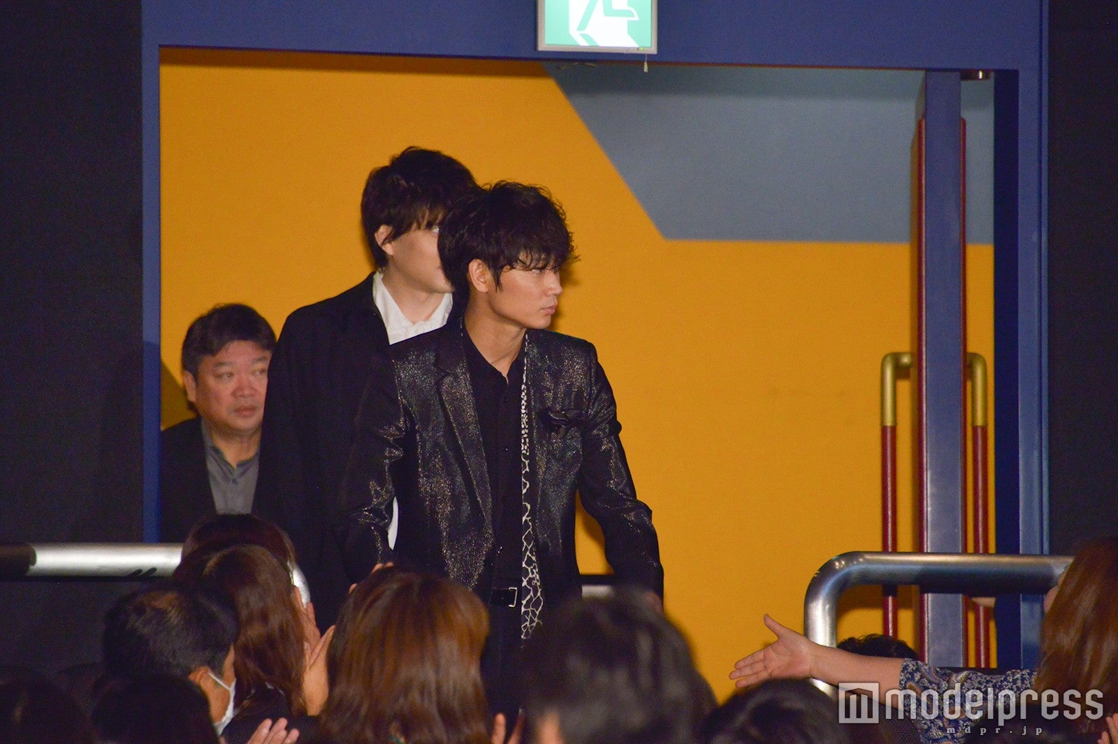 綾野剛、登場（C）モデルプレス