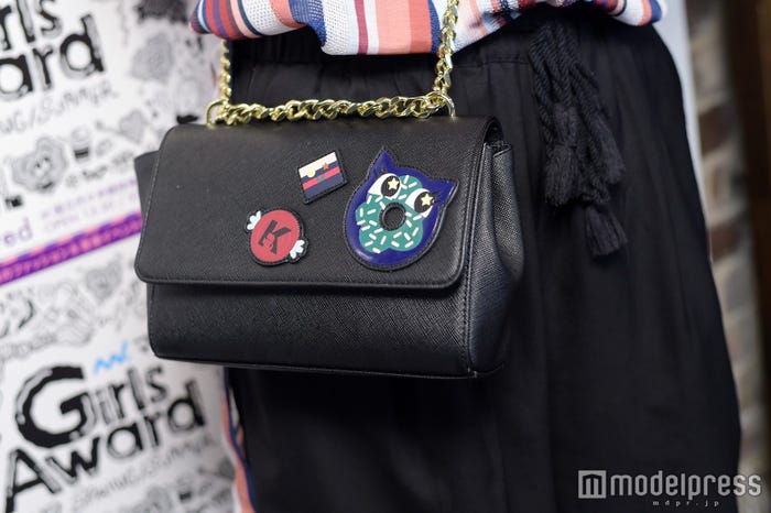 遊び心のあるバッグ (C)モデルプレス