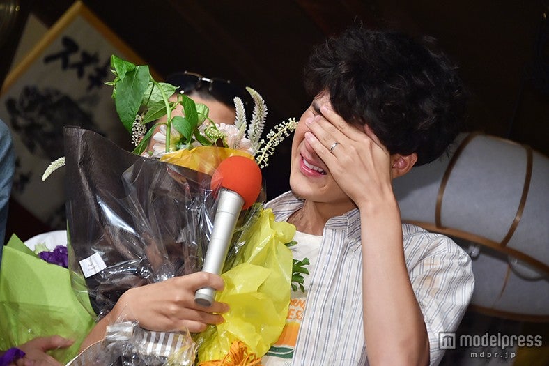 感極まり涙する葉山奨之