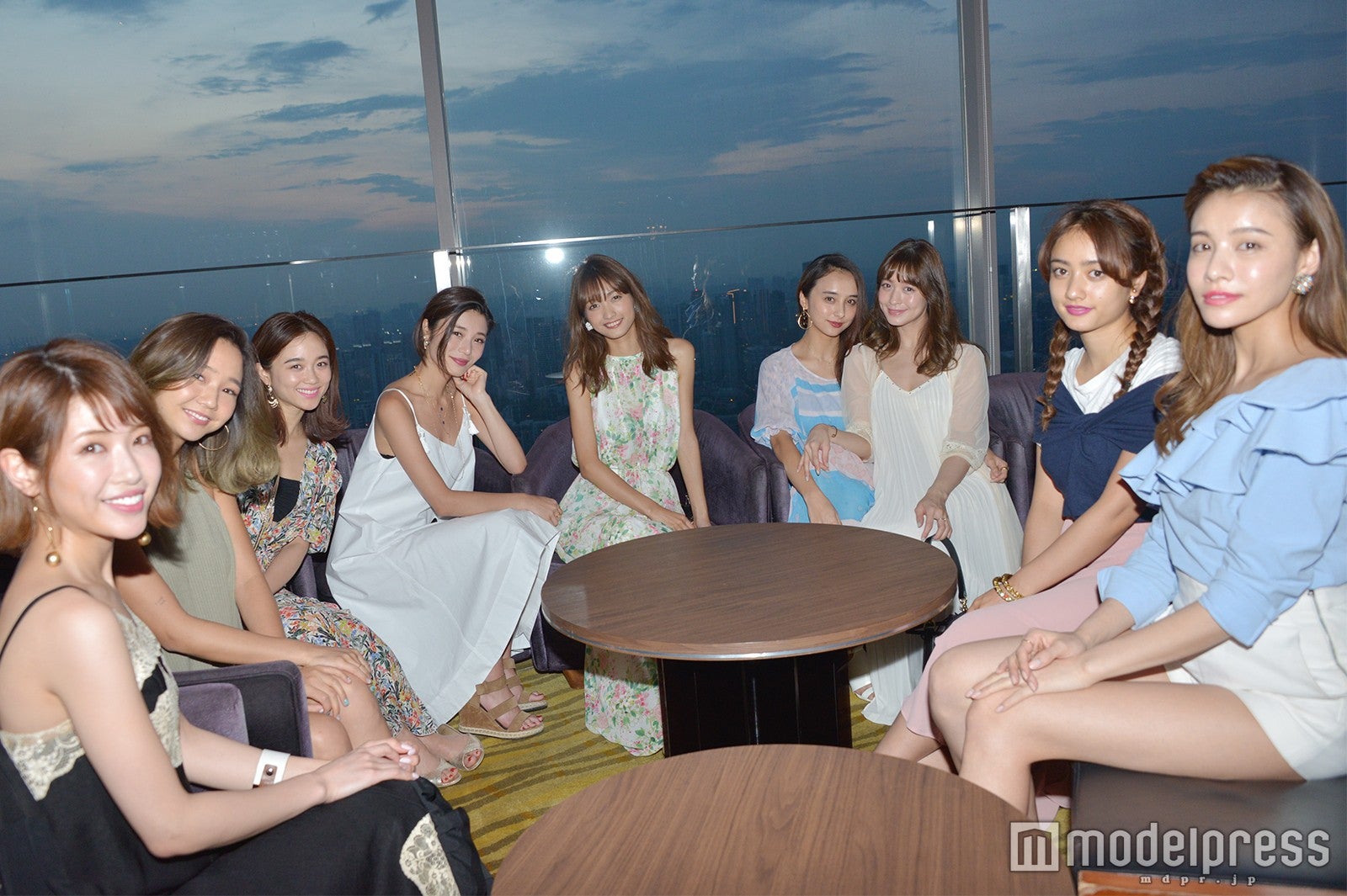 パーティーの様子 （C）モデルプレス