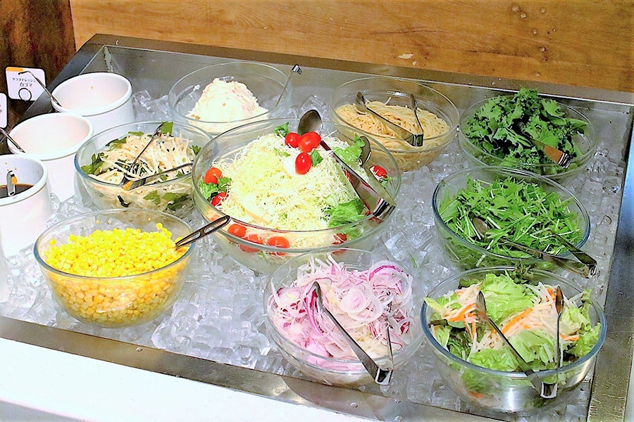 スイーツパラダイス 新宿東口店 サラダ