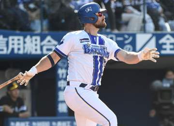 DeNA・ヒュンメル 四回に反撃の来日1号！幻の1号となった8日・中日戦から4日後 バックスクリーンへ豪快アーチ「とにかくスタンドに入ってくれてうれしい！」