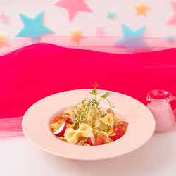 嘘はとびきりの愛(アイ)パスタ税込1,749円(C)赤坂アカ×横槍メンゴ/集英社・【推しの子】製作委員会