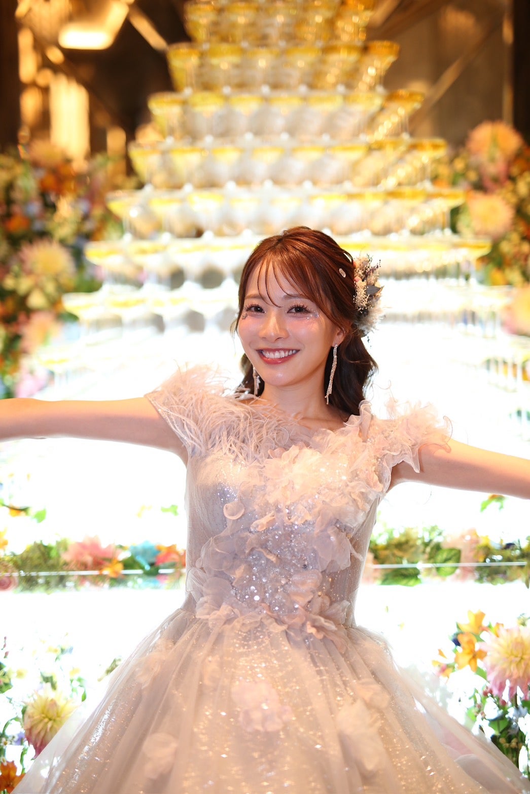 「なぁぜなぁぜ」生みの親・桃園ありさ、初のシャンパンタワーに感動 六本木を花々で彩った幻想的なバースデーに潜入