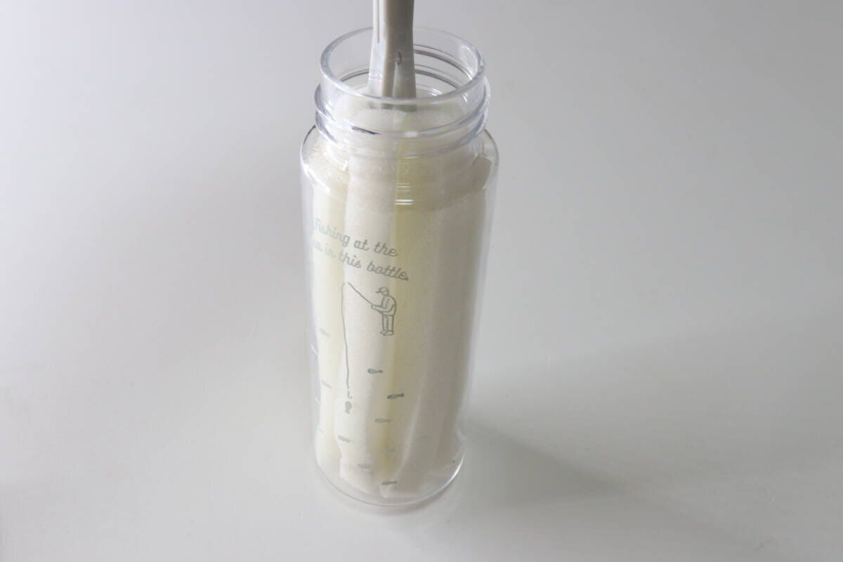 ダイソー　ミニボトル洗いスポンジ　使用例　サイズ感