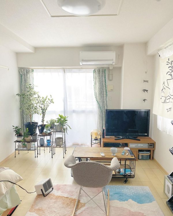 30代女性の一人暮らしインテリア実例 大人っぽいおしゃれなお部屋づくり モデルプレス