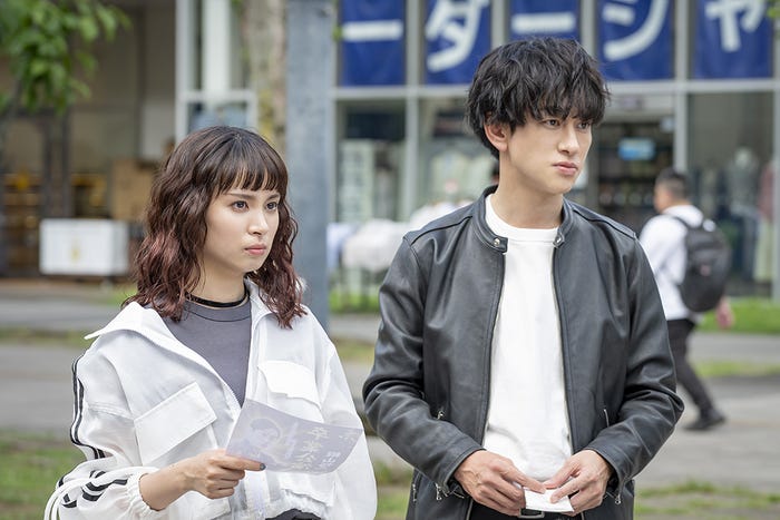関水渚、横山裕(C)カンテレ、テレビ西日本